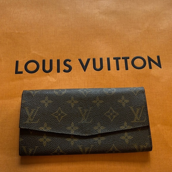 Louis Vuitton Wallet - Picture 1 of 11